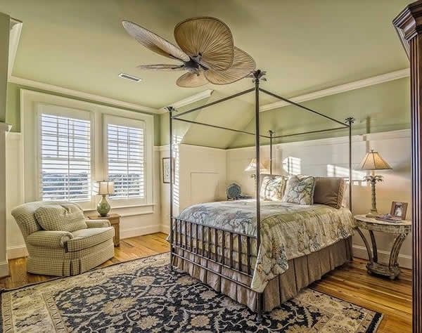 bedroom with canopy bed