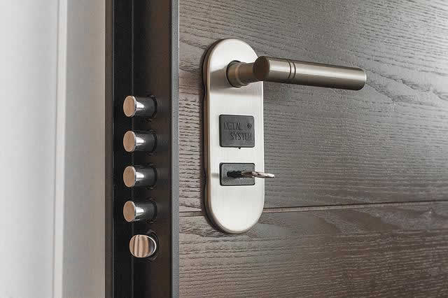 door lock with multiple dead bolts