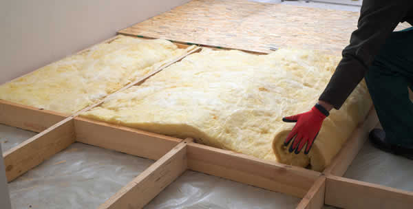 installing roll insulation