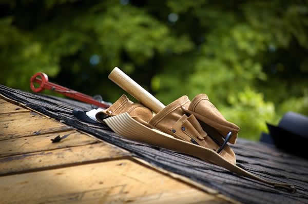 tool pouch with tools lying on roof