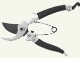 By-pass style hand pruner